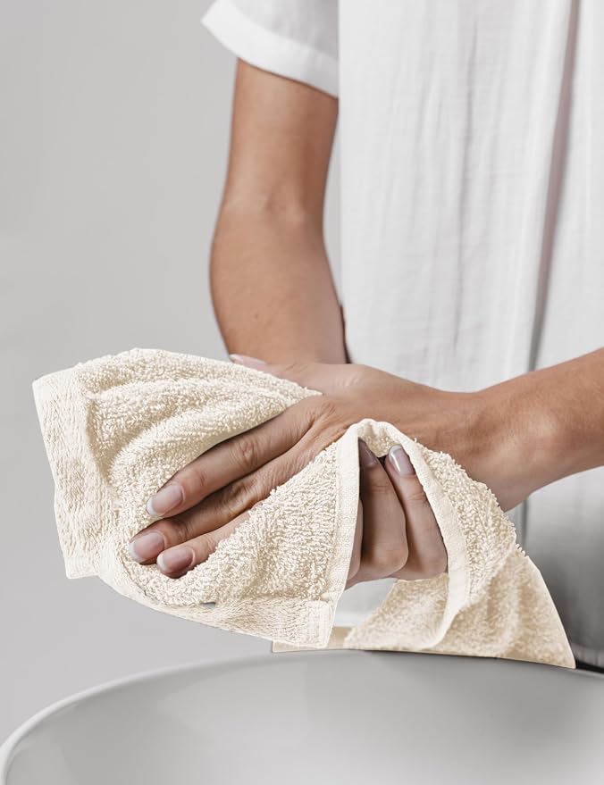 Delara 100% Organic Cotton Towels 650 GSM Plush Feather Touch Quick Dry Wash - Image 4