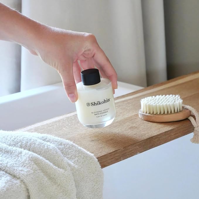 Blooming Yomogi Bath Essence: Milky Bath Oil - Image 3
